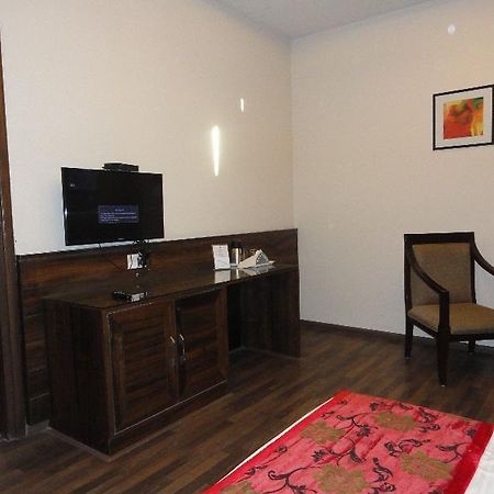 Silver Sands Hotel Chandīgarh Buitenkant foto