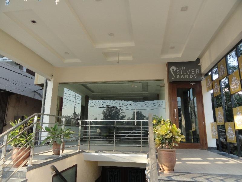 Silver Sands Hotel Chandīgarh Buitenkant foto
